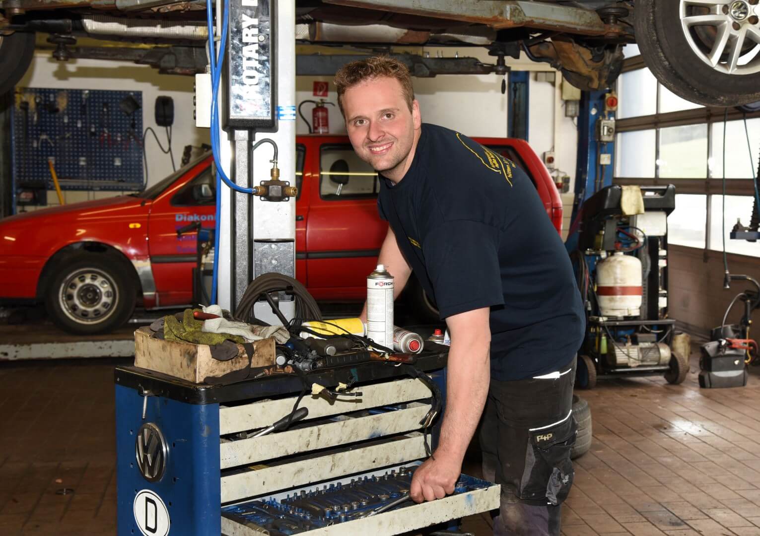 Heiko Hirschmann bei der Arbeit in der Werkstatt