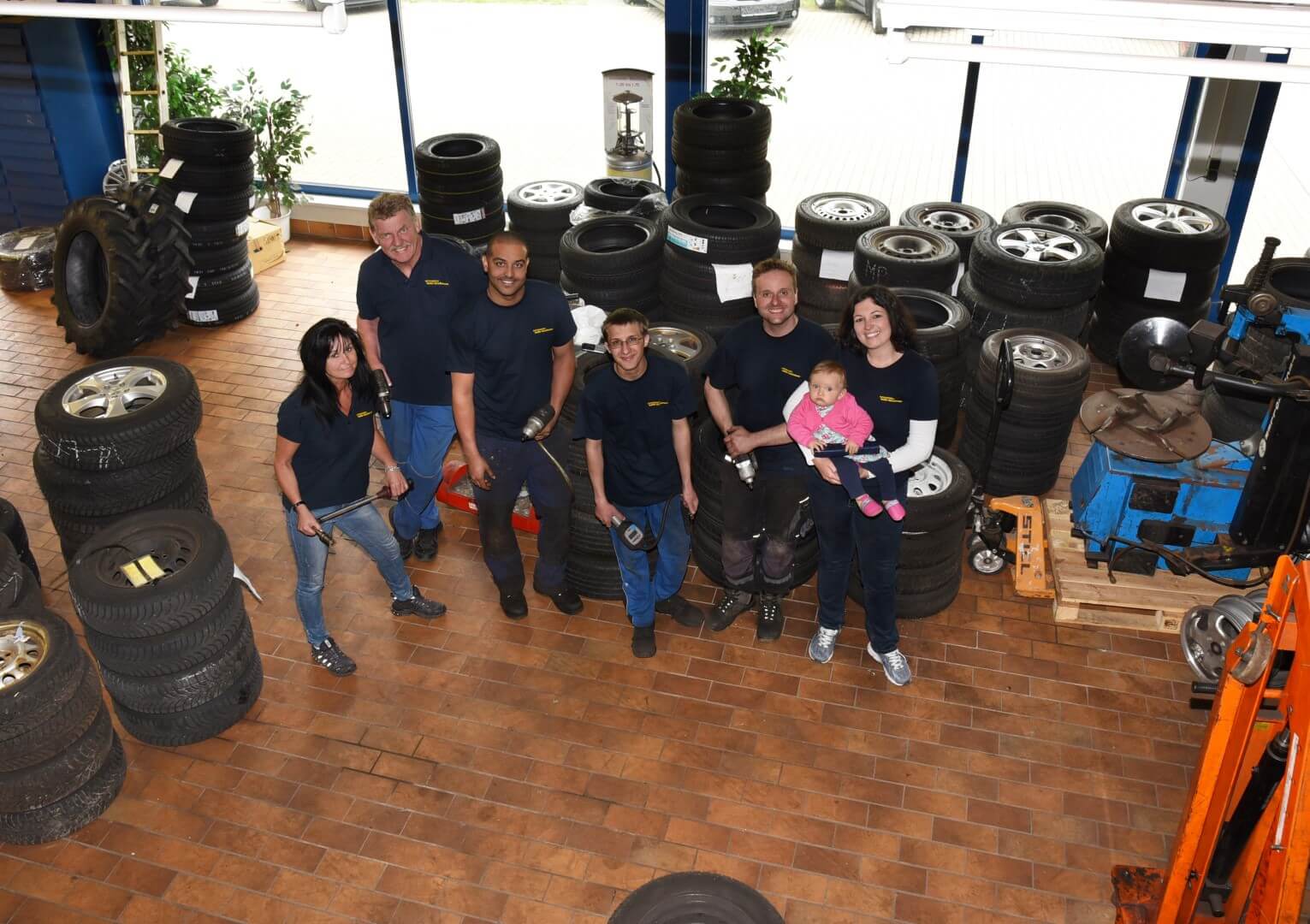 Das Team der Autoreparatur Hirschmann von oben